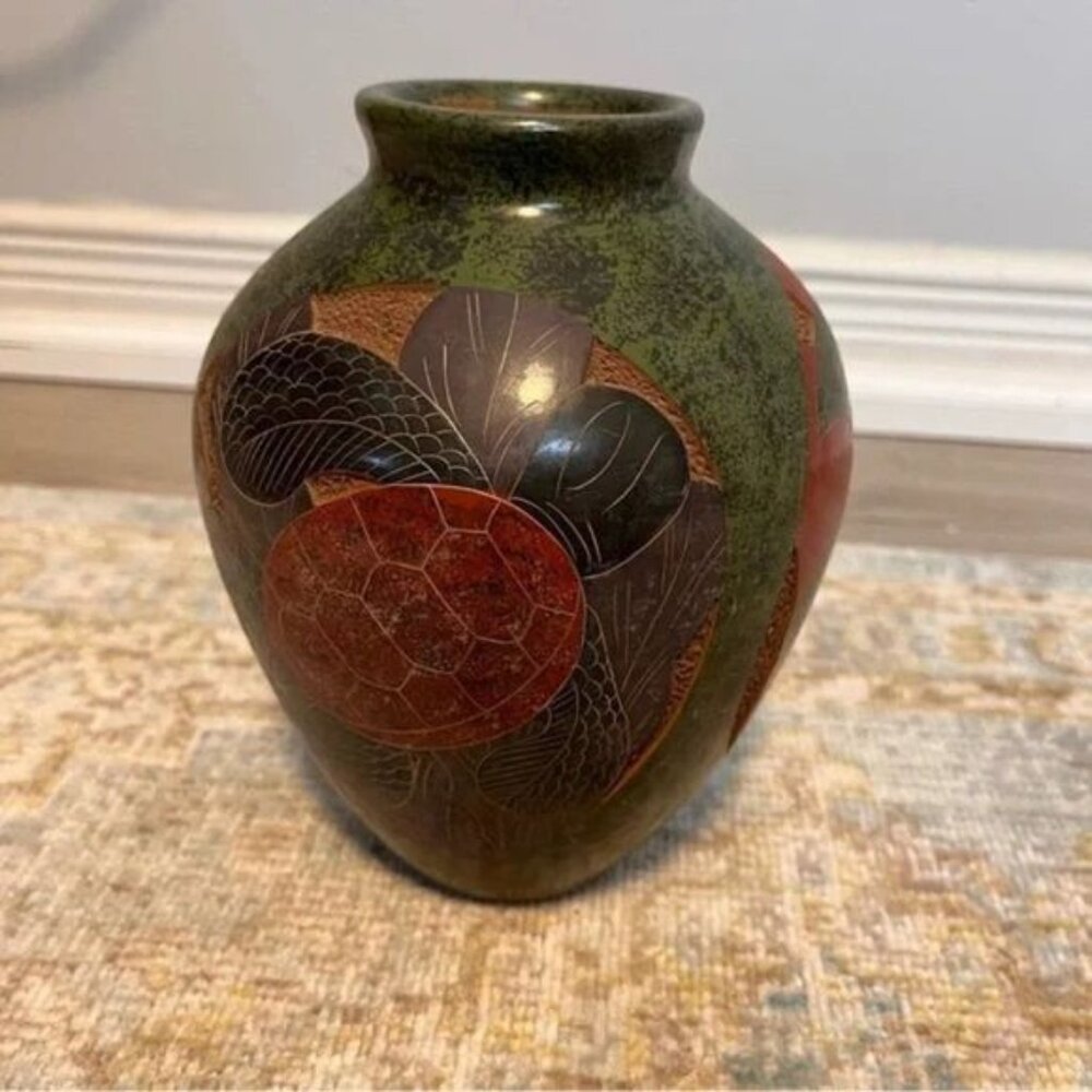 The Vintage Nicaraguan Mexico Folk Art Hand-Painted Vase